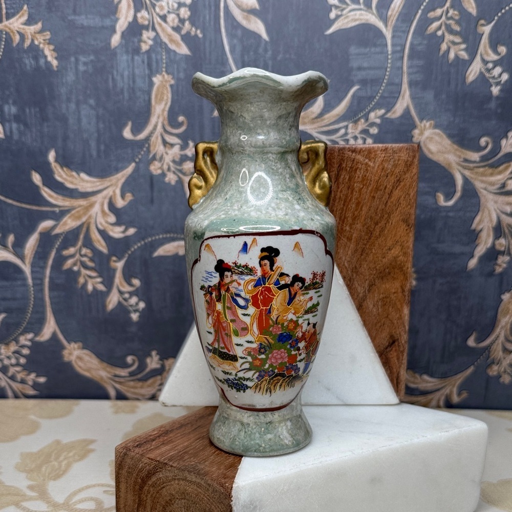 Vintage Estate Hand Painted Ornate Antique Asian Porcelain Vase